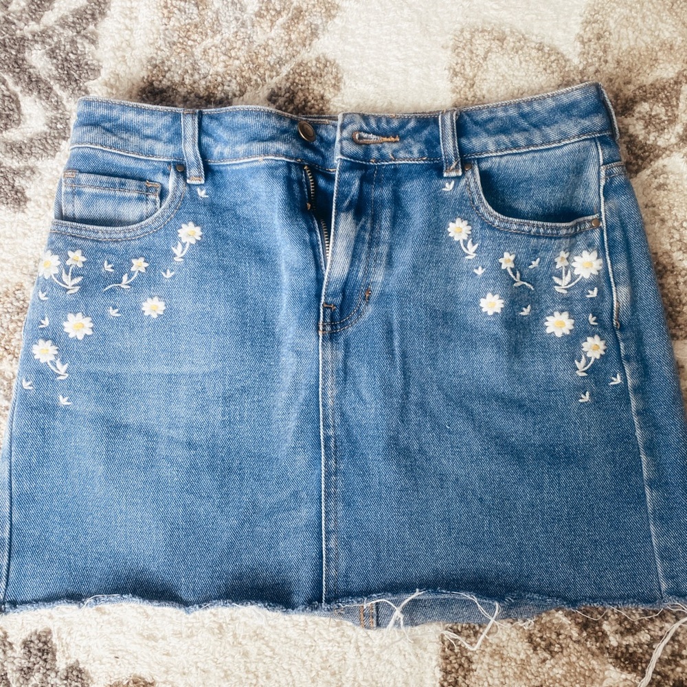 embroidered daisy skirt